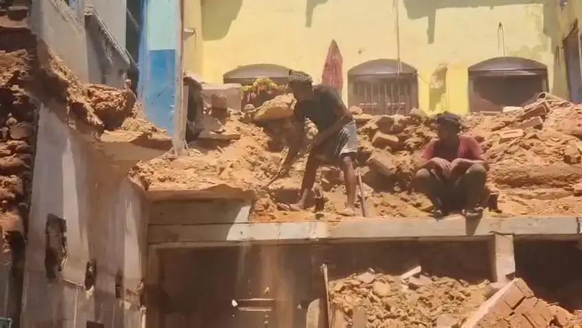 dalmandi-chaudikaran-ke-jad-mein-30-aur-makaan-todne-ki-taiyari-shuru