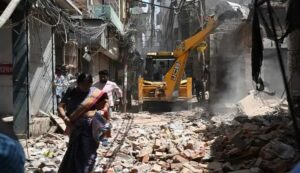 dalmandi-mein-phir-bulldozer-action-giraye-ja-rahe-makaan