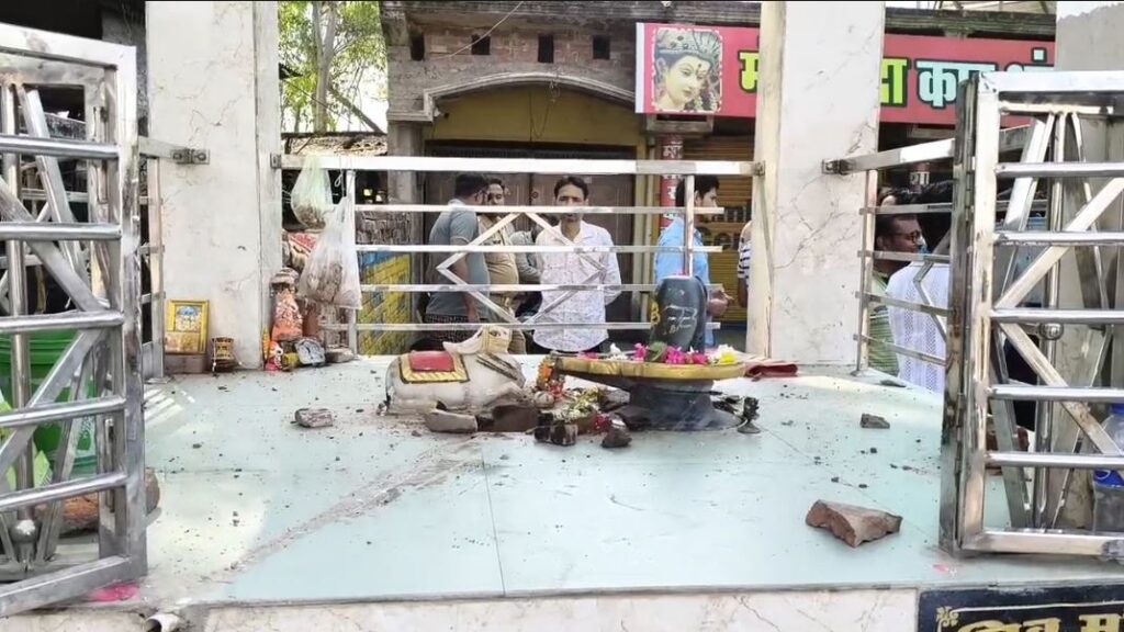 mandir-mein-shivling-nandi-ki-murti-toda-logon-ne-aaropi-ko-daudakar-peeta