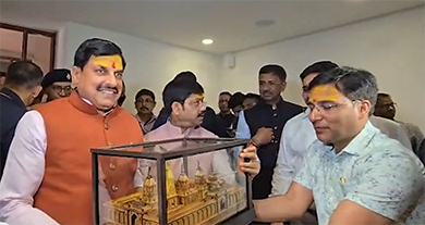mp-cm-mohan-yadav-visits-kashi-vishwanath-temple