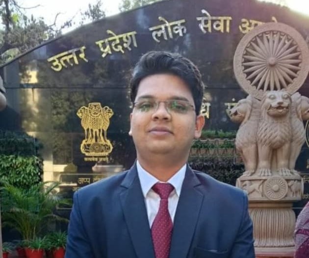 sonbhadra-ke-laal-ka-kamaal-22vi-rank-laakar-bane-nayab-tehsildar