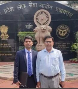 varanasi-ke-aman-prajapati-ne-deputy-jailer-ban-badhaya-janpad-maan