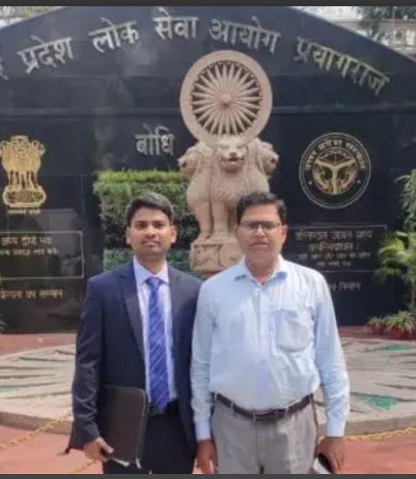 varanasi-ke-aman-prajapati-ne-deputy-jailer-ban-badhaya-janpad-maan