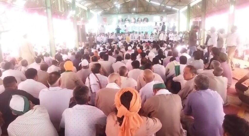 zameen-vivaad-par-purv-sansad-aur-kisan-union-aamne-saamne-hua-mahapanchayat