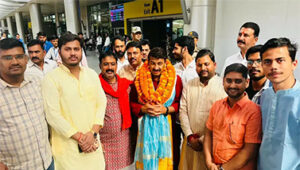 BHU में आयोजित काशी कला कुंभ में शामिल हुए सांसद मनोज तिवारी