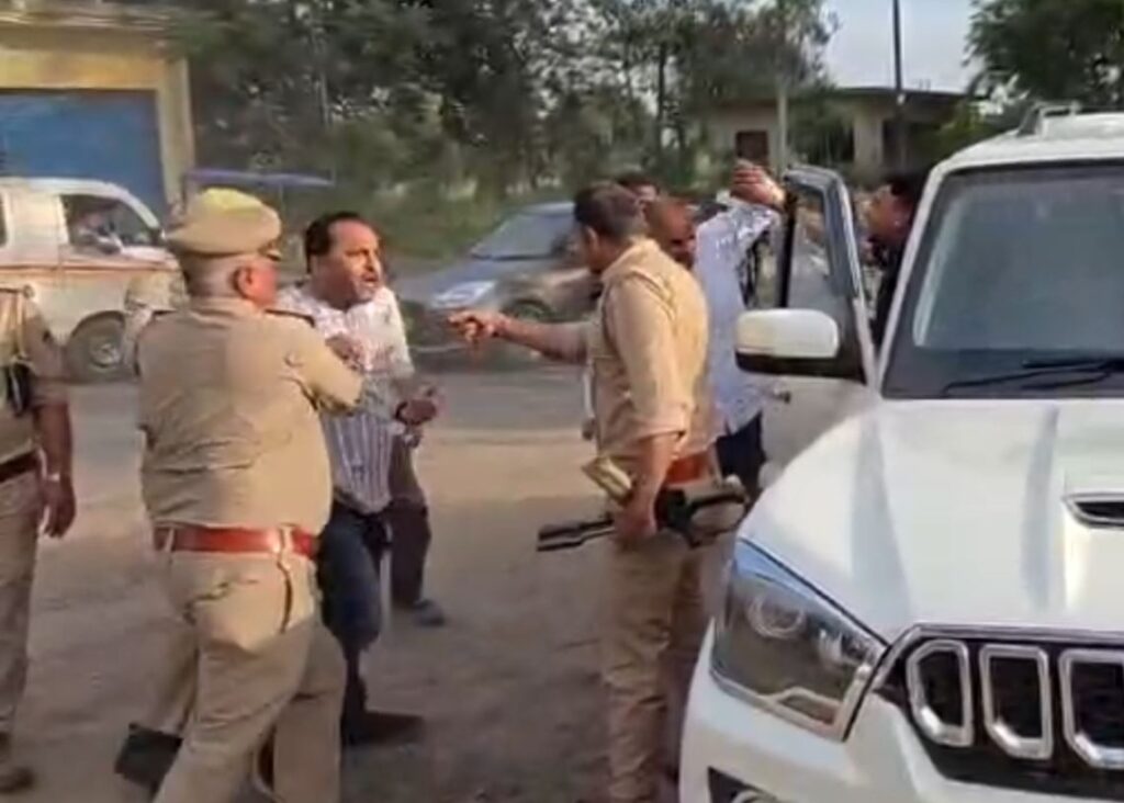 kaarobari-talib-bandhuon-ne-purv-sansad-par-kiya-hamla-video-viral