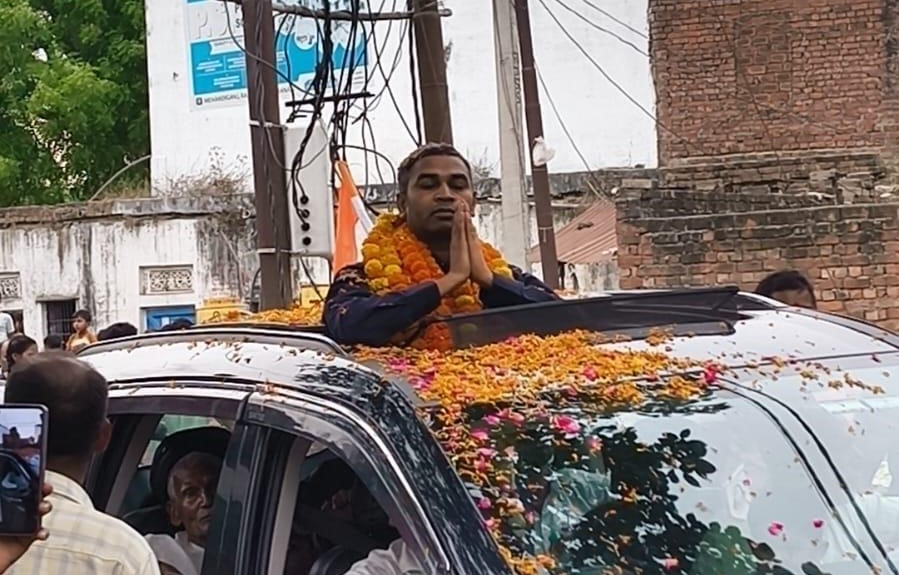 pcs-mein-chayanit-jilajeet-maurya-ka-gaon-mein-bhavya-swagat