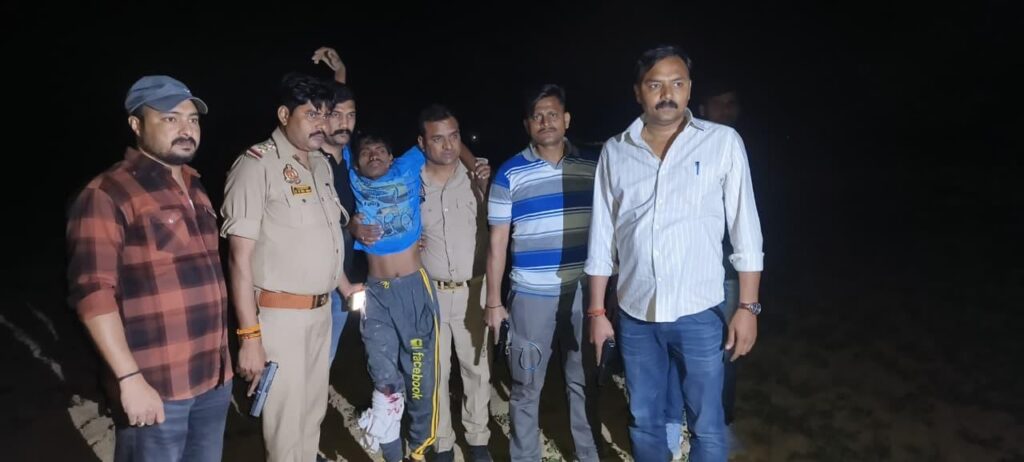 police-muthbhed-mein-chhinaeti-karne-wale-ke-pair-mein-lagi-goli-giraftar