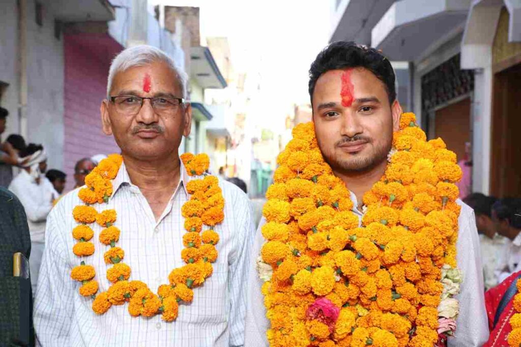 shivam-bane-gst-vibhag-ke-assistant-commissioner-safalta-se-kshetra-mein-khushi