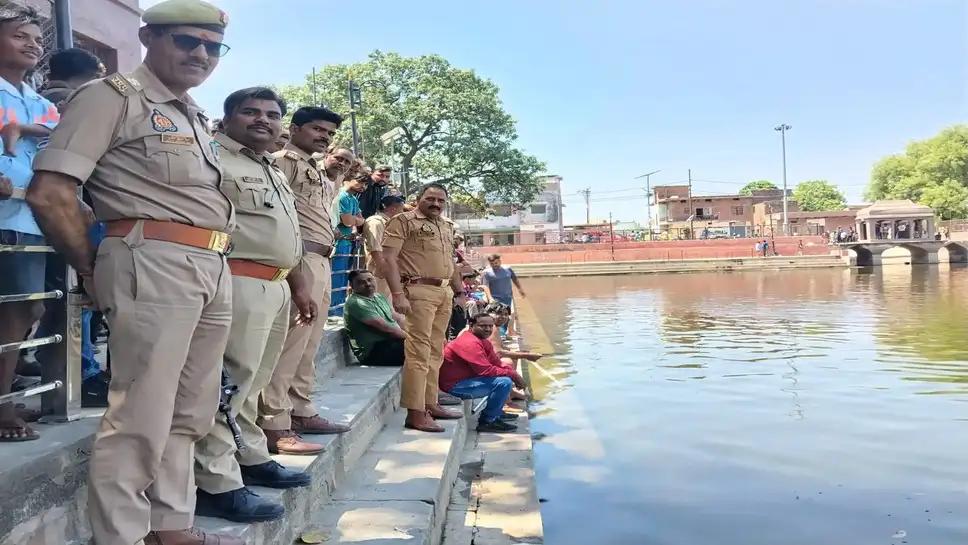 varanasi-ke-karmdeshwar-mahadev-mandir-ke-talab-mein-doobne-se-kishor-ki-maut