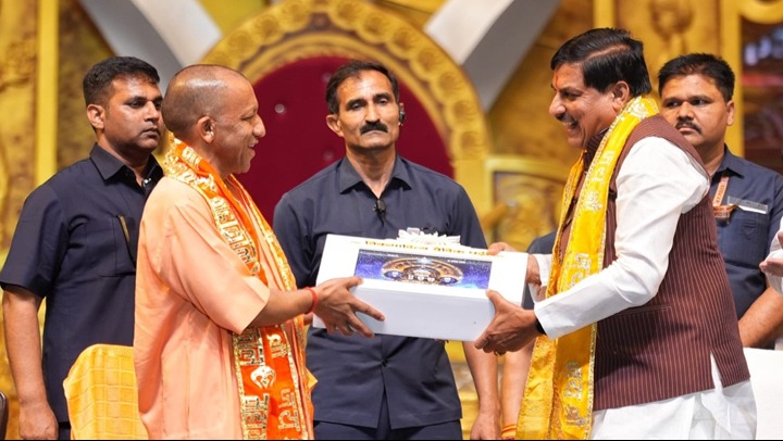 varanasi-mein-mp-up-sahyog-se-vikramaditya-mahanatya-manchan-ka-hua-shubharambh