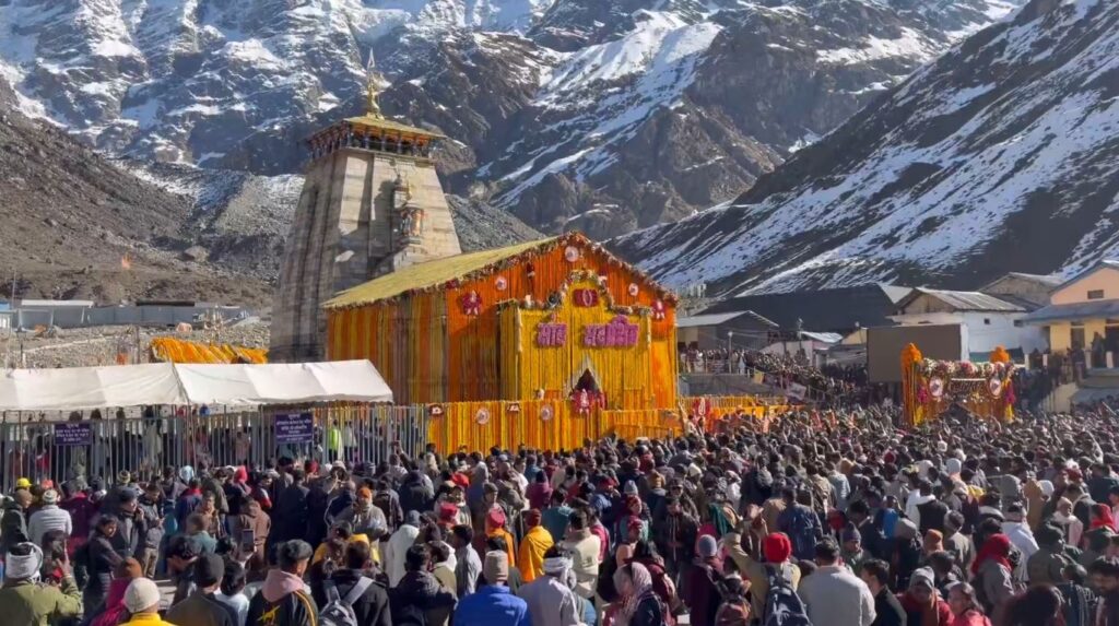 केदारनाथ धाम के कपाट खुले जयघोष के साथ यात्रा का शुभारंभ